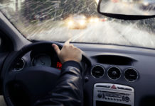 tips nyaman berkendara di musim hujan