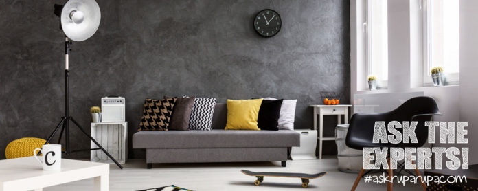 dinding ruma warna hitam