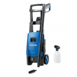 bersihkan lumut di paving block 