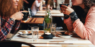 Perbedaan Manfaat Minum Teh dan Kopi