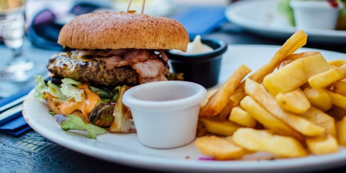 8 Makanan yang Benar-Benar Menyebabkan Kanker