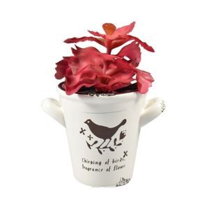 bunga merah tradisi imlek