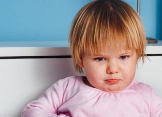 Bayi Sakit Tumbuh Gigi? Atasi dengan Batu Amber Baltik