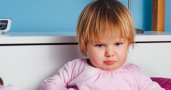 Bayi Sakit Tumbuh Gigi? Atasi dengan Batu Amber Baltik