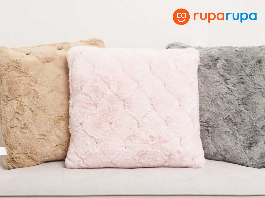 Bantal Bulu 45x45cm - Pink