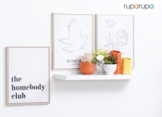 rak dinding di rumah