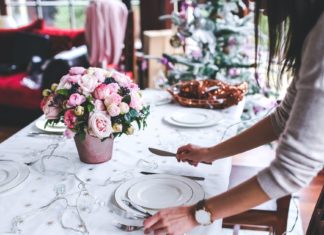 8 ATURAN SAAT GELAR JAMUAN MAKAN DI RUMAH