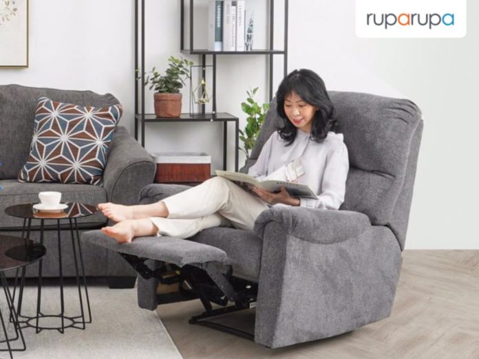 Kegiatan santai di rumah