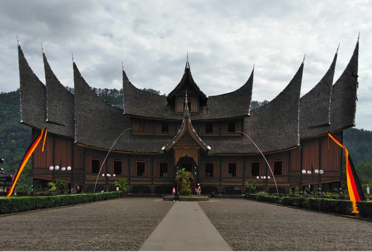 Mengenal Rumah Gadang Khas Minangkabau  Blog Ruparupa