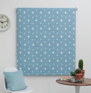 Gorden motif untuk kamar anak laki-laki