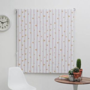 gorden bermotif hati untuk kamar anak perempuan