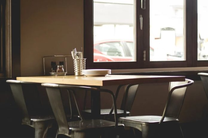 meja makan minimalis 4 kursi