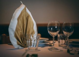 meja makan sederhana