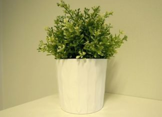 bunga plastik tempel dinding