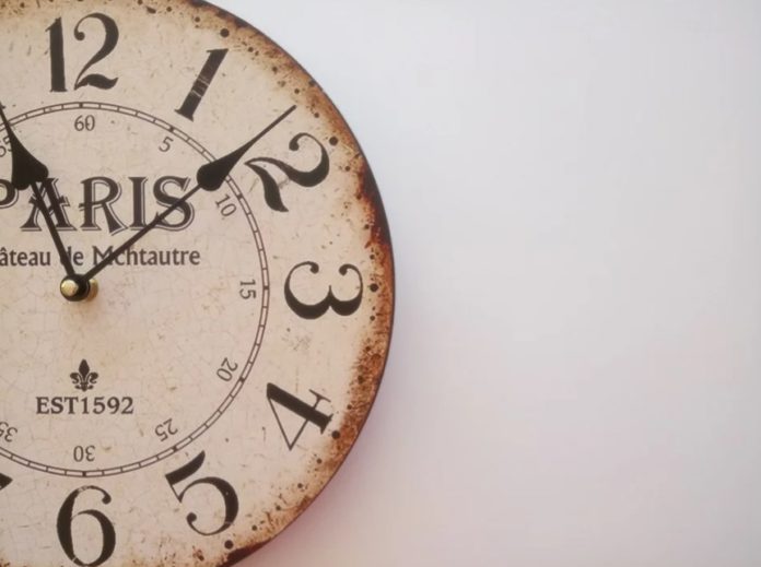 jam dinding minimalis