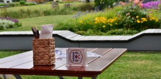 rekomendasi meja taman