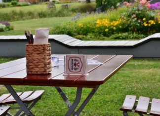 rekomendasi meja taman