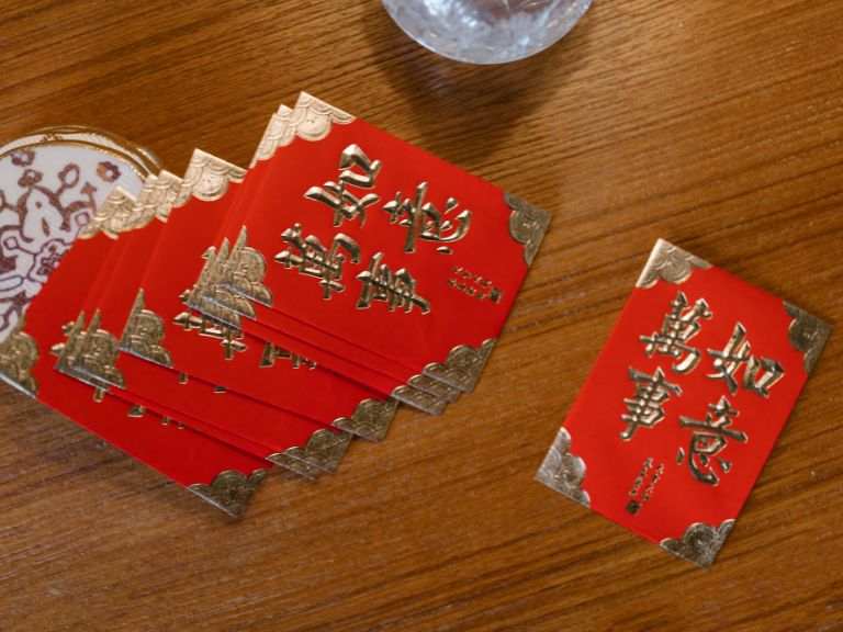 kenapa imlek identik dengan warna merah