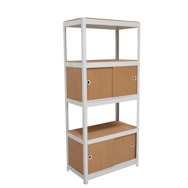 Pisahkan setiap jenis benda di rak gudang