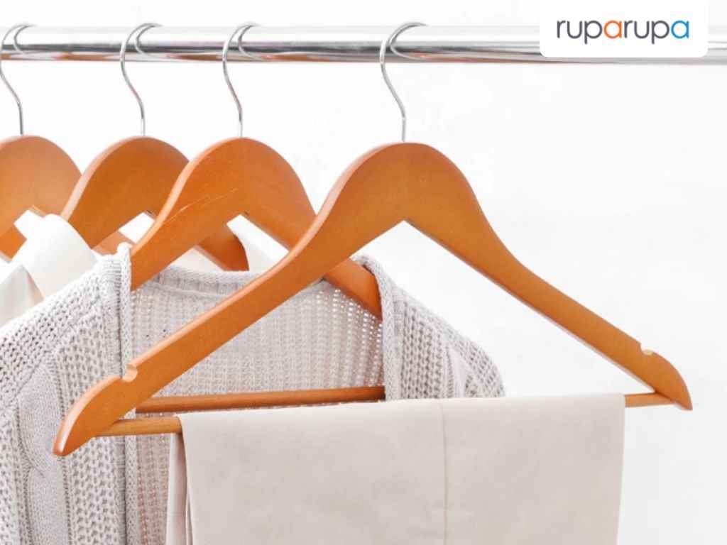 hanger baju kayu