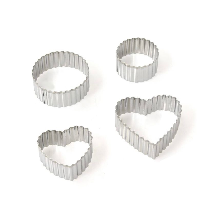 Cetakan kue berbentuk bulat dan hati