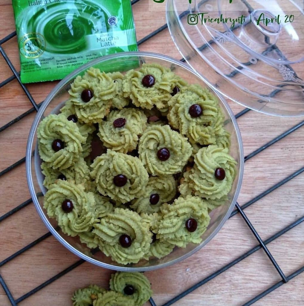 Kue kue lebaran semprit matcha 