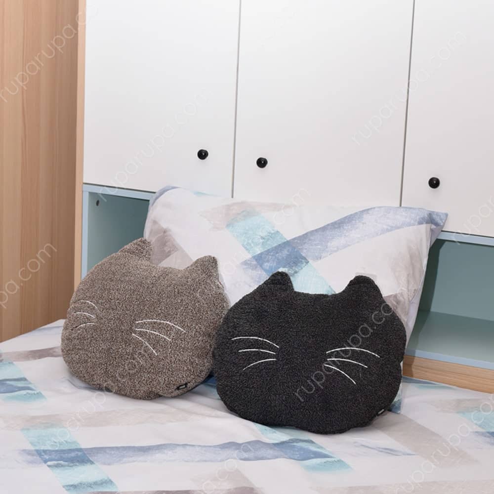 Bantal kucing dekoratif untuk kamar tidur