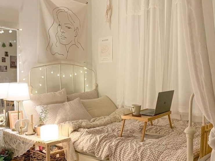 kamar korea dengan string lights