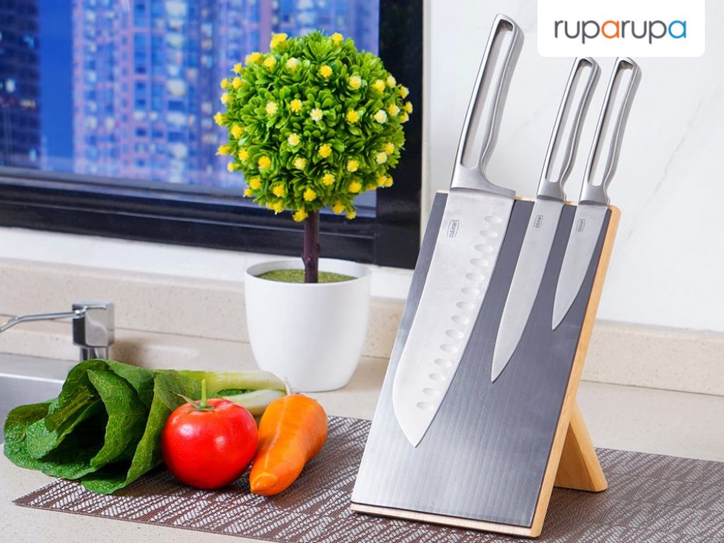 pisau dan papan magnet