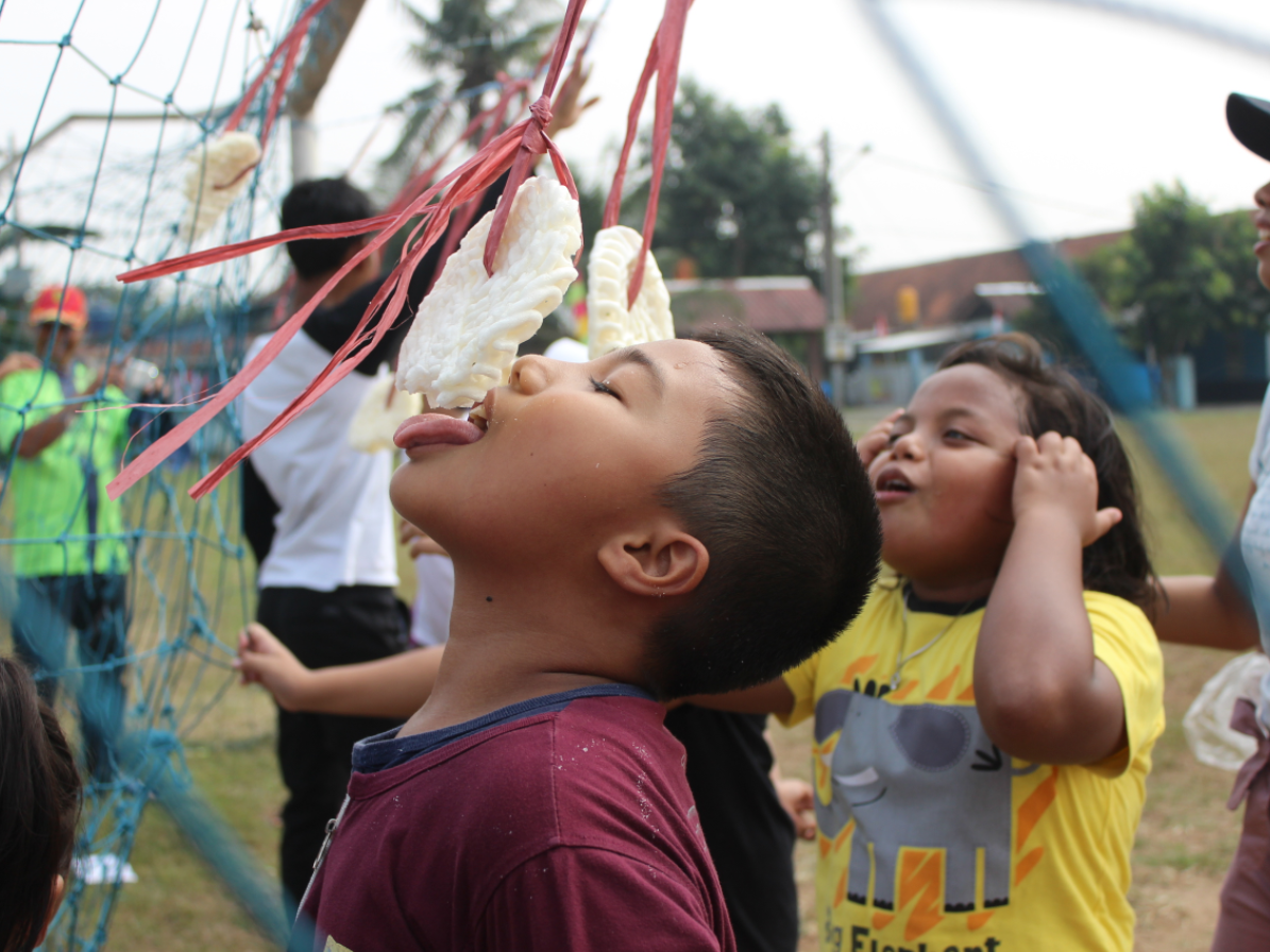 lomba makan kerupuk 17 agustus