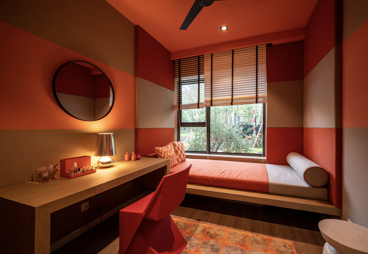 Kamar merah sederhana 