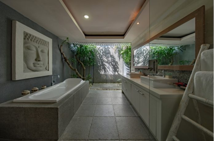 kamar mandi tropis