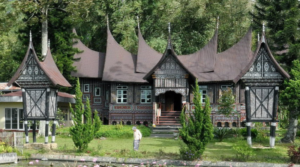 10 Contoh Rumah Adat Indonesia dan Daerah Asalnya | Blog Ruparupa