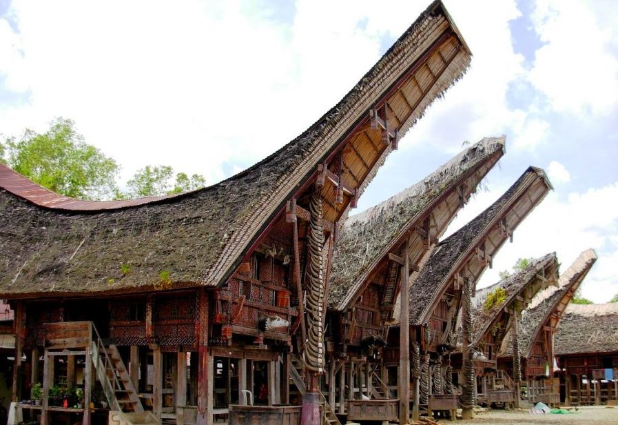 Rumah Adat Tongkonan, Rumah Toraja Penuh Keunikan! - Blog Ruparupa