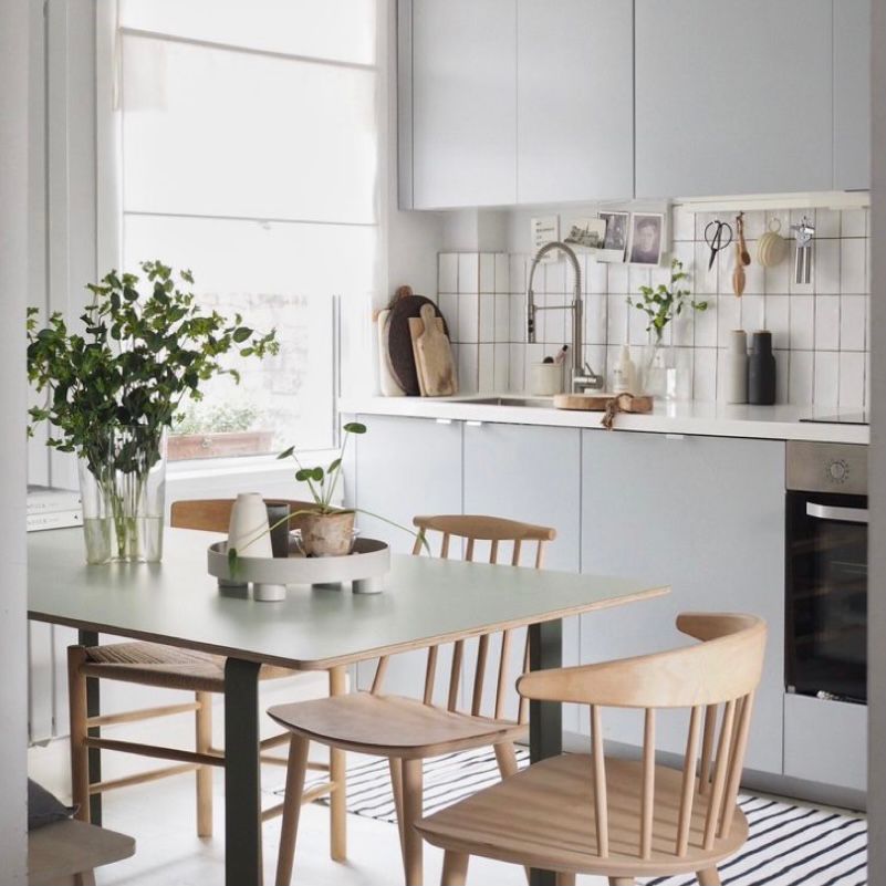 Ruang makan menyatu dengan dapur