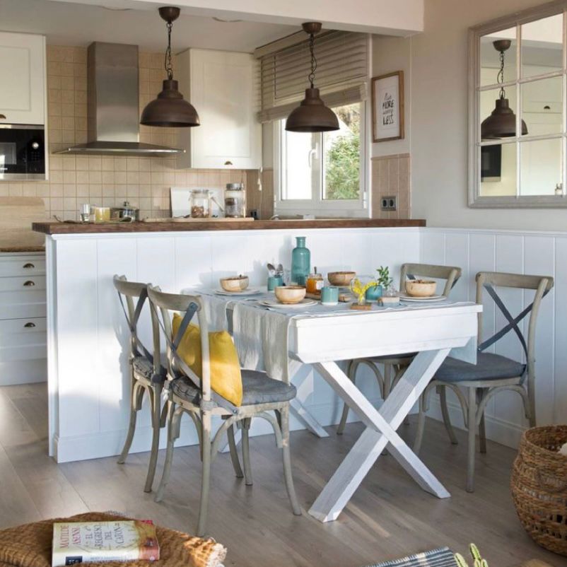 Ruang makan minimalis dengan kesan homey