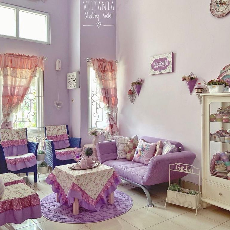 Ruang tamu warna ungu ala shabby chic