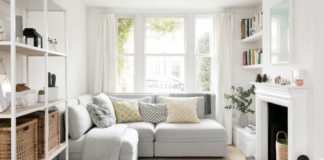 tema terang pada ruang tamu kecil