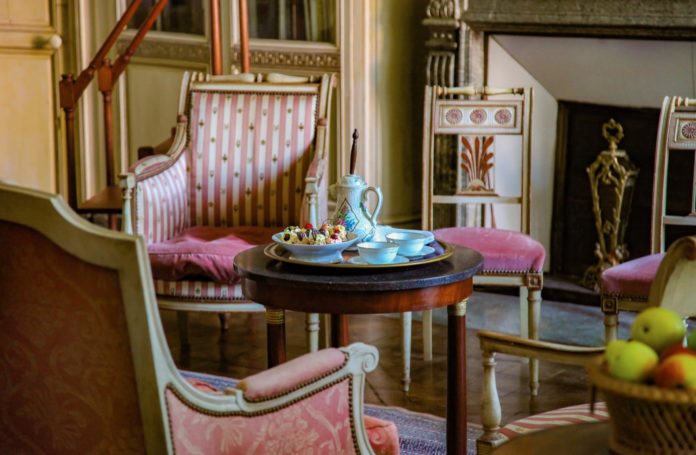 ruang tamu klasik minimalis