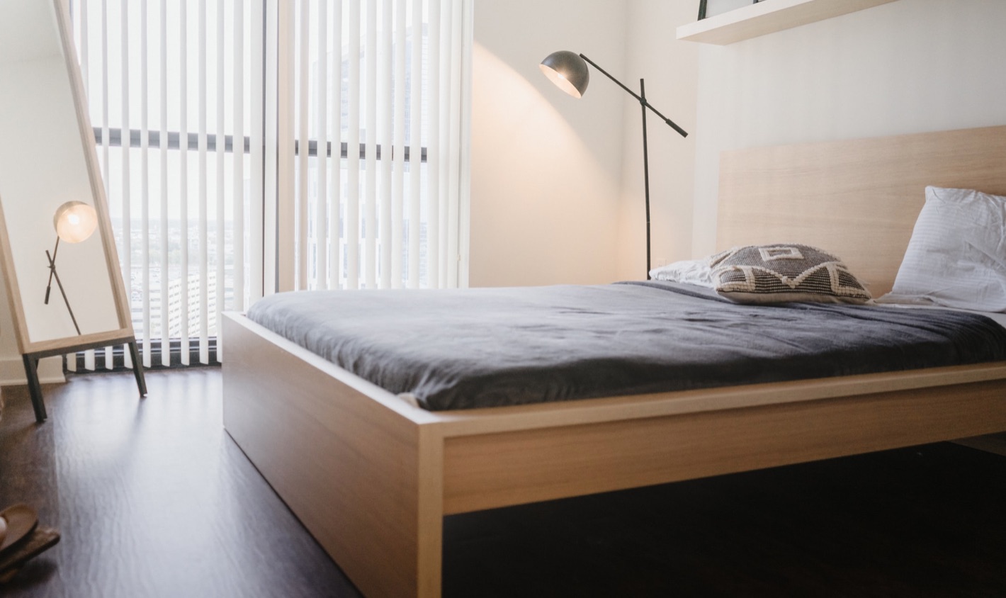 8 Desain Tempat Tidur Kayu Sederhana Yang Nyaman Blog Ruparupa