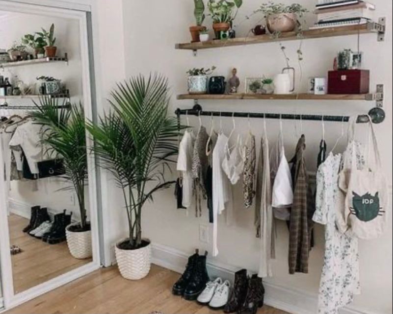 gunakan rak gantung pakaian