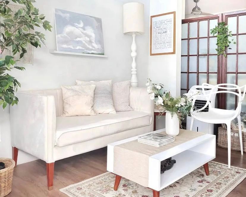 ruang tamu putih krim