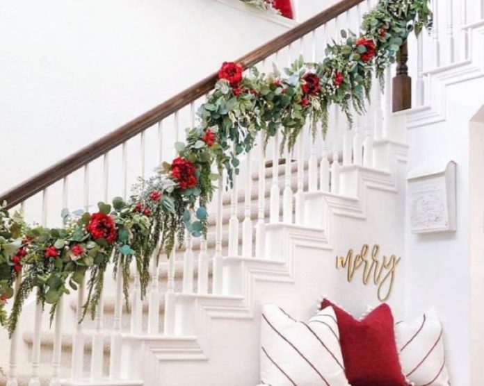 dekorasi railing tangga natal