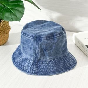 kado natal untuk pacar topi