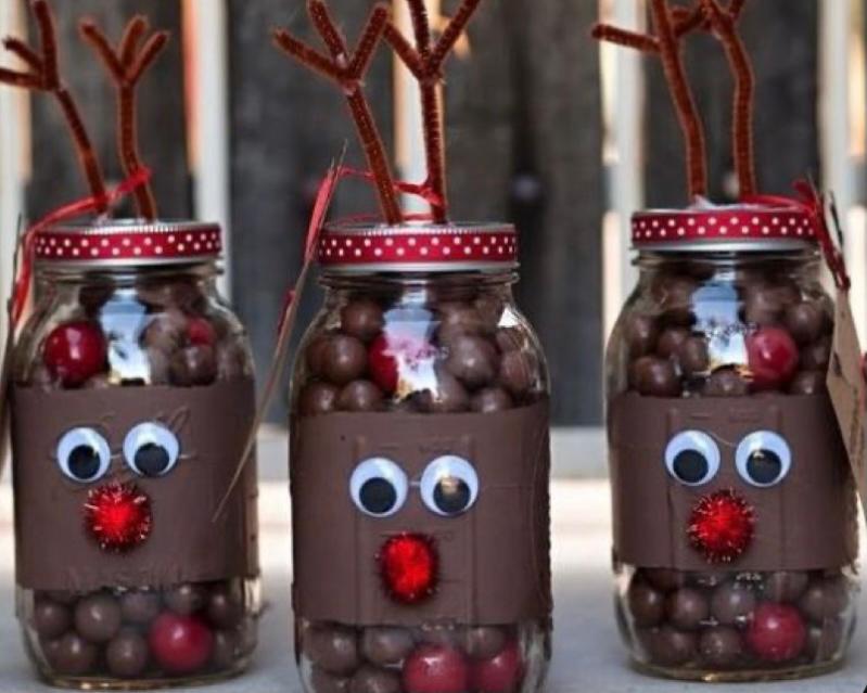 kerajinan Toples lucu dengan wajah Rudolf si rusa natal