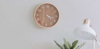 model jam dinding unik sesuai tema ruangan