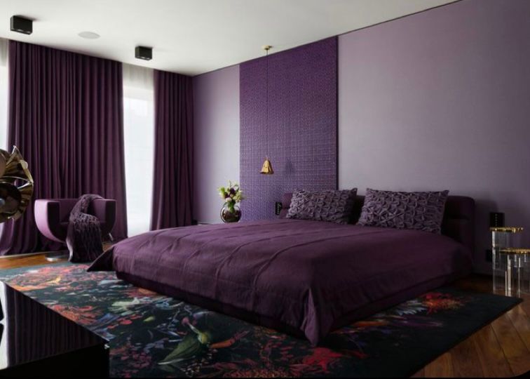 7. Warna cat kamar romantis dari perpaduan berbagai warna ungu