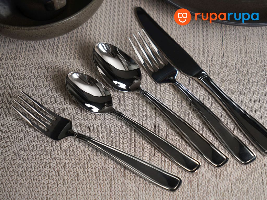 menata perlengkapan makan