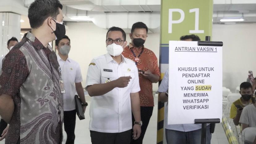 Kunjungan Wakil Wali Kota Tangerang, ke vaksinasi covid-19 di Living world