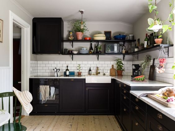 dapur minimalis hitam putih